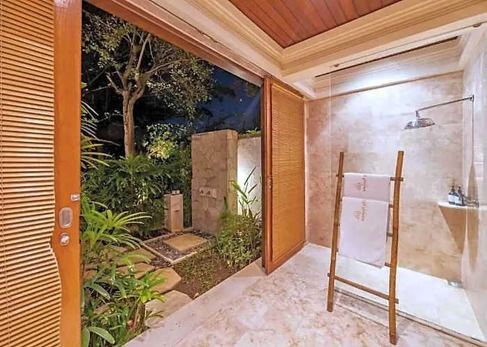 Swanky Sky Blue 3 Bedroom Private Pool Zn45 * Kuta Selatan